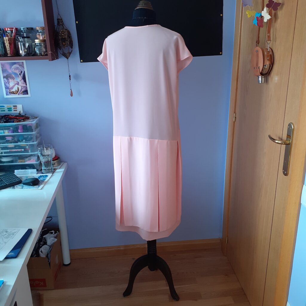 Vestido de crepe rosa de 1925 visto por la espalda